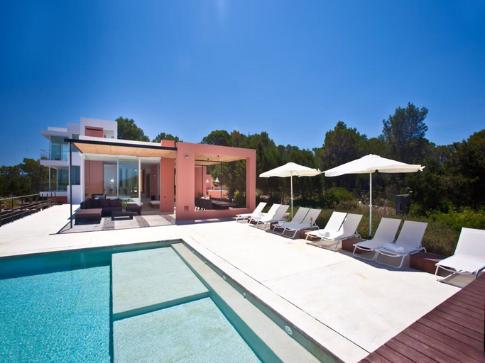 Pool 2, Beautiful Villa in Inviting Space, Baleares