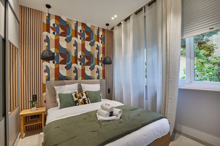 Room 3, Appartement Center of Paris Montmartre, Paris