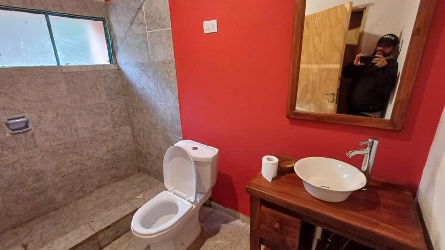 Bathroom 5, La Minga, Tinogasta