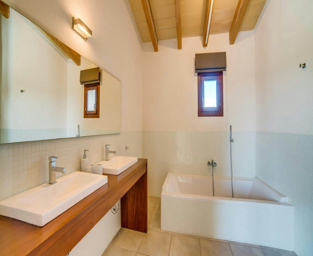 Bathroom 5, Spacious Villa With Infinity Pool, Baleares