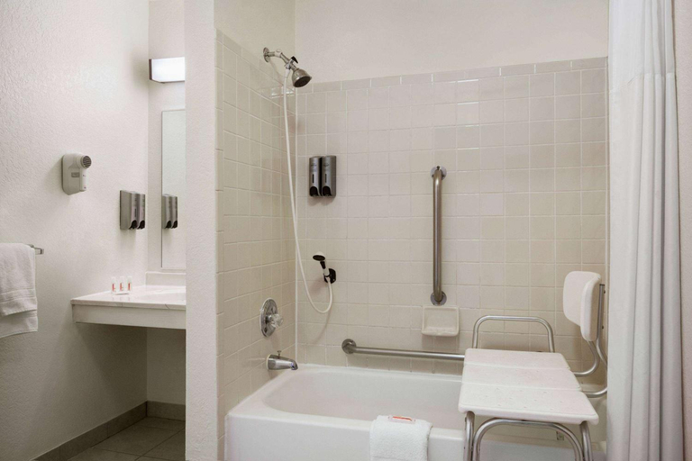 Bathroom 4, Super 8 by Wyndham Colorado Springs/Afa Area, El Paso