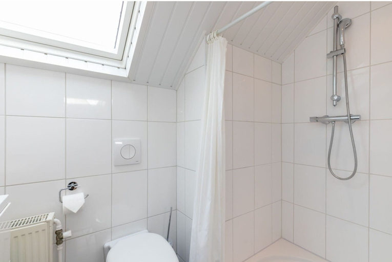 Bathroom 4, Bright Apartment Near Beach, Veere