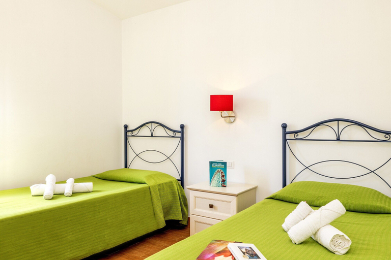 Room 3, Apartment With Communal Pool, Foggia
