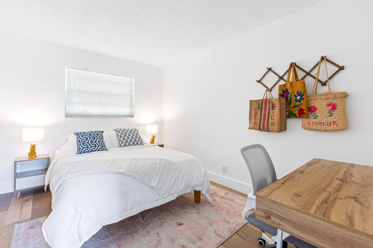 Room 2, Lovely 2 BR condo in Sailboat Bend, Broward