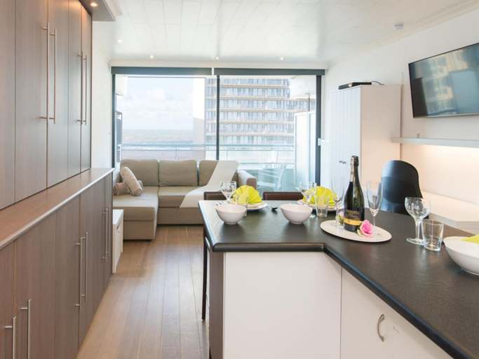 Private kitchen 3, Relaxing Apartment With Bicycle Shade, West-Vlaanderen
