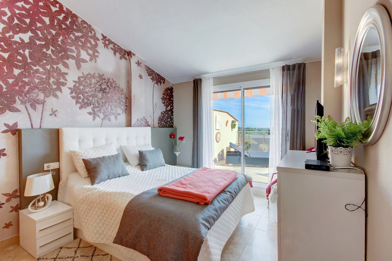 Room 4, Duplex Apartment in Palau-saverdera, Girona