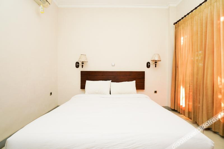 Bedroom 2, Capital O 1430 Hotel Ratna Syariah, Probolinggo