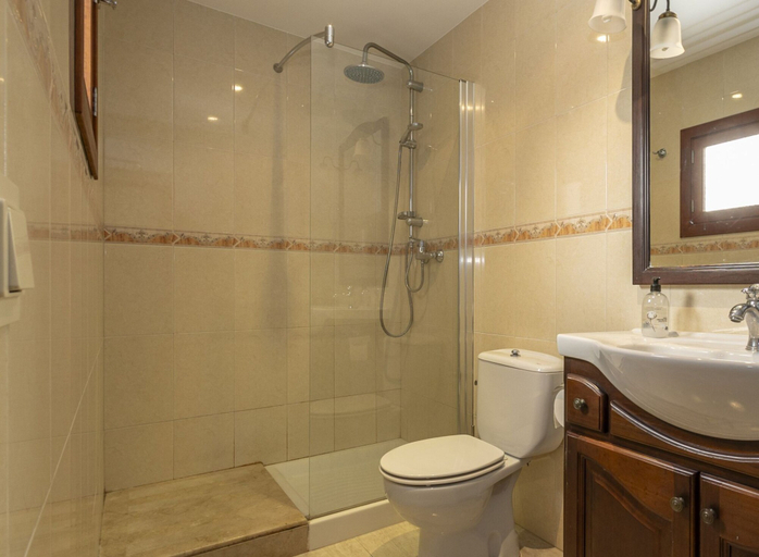 Bathroom 5, Spacious Villa With Garden, Baleares