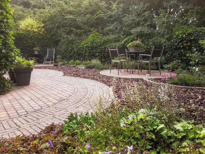Outdoor dining 2, Nice Holiday Home With Terrace for Family, Noordwijk