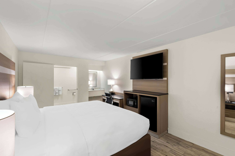 Bedroom 3, Clarion Pointe Kennesaw Town Center, Cobb