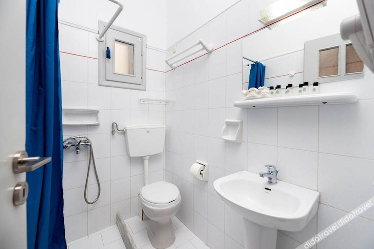 Bathroom, Fortuna Perissa, South Aegean