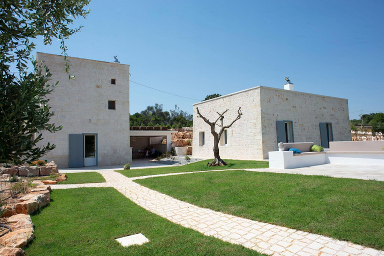 Others 2, Tower House in Puglia With Pool, Bari