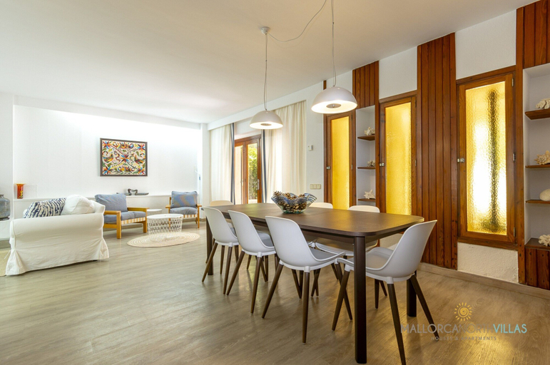 Others 4, Apartment in Port de Pollenca by the Beach, Baleares