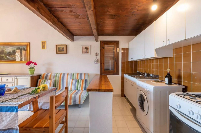 Private kitchen 5, Apartment Porto Istana Near the Beach, Olbia-Tempio