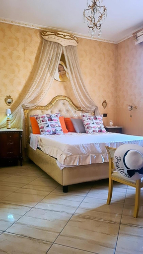 Bedroom 3, MAISON LUCKY- bed and breakfast, Napoli