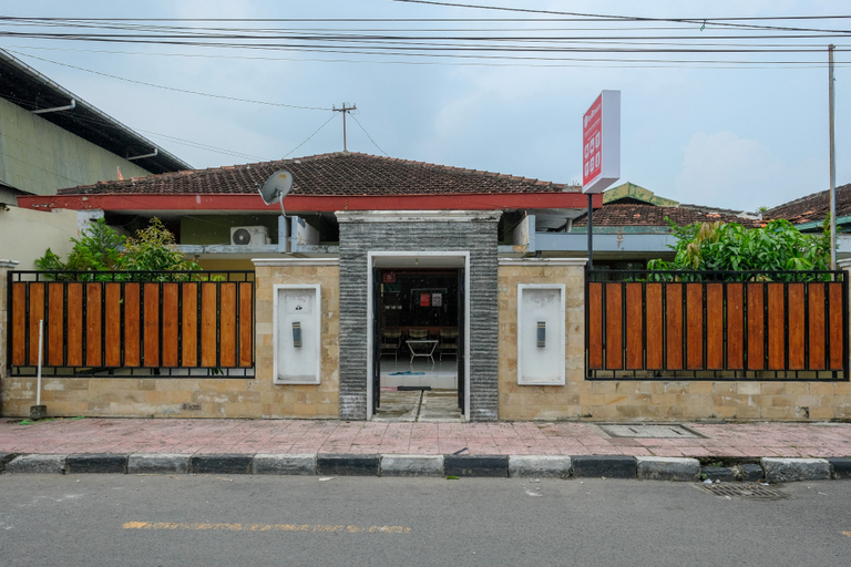 Exterior & Views 3, RedDoorz Syariah @ Omah Pathok Malioboro, Yogyakarta