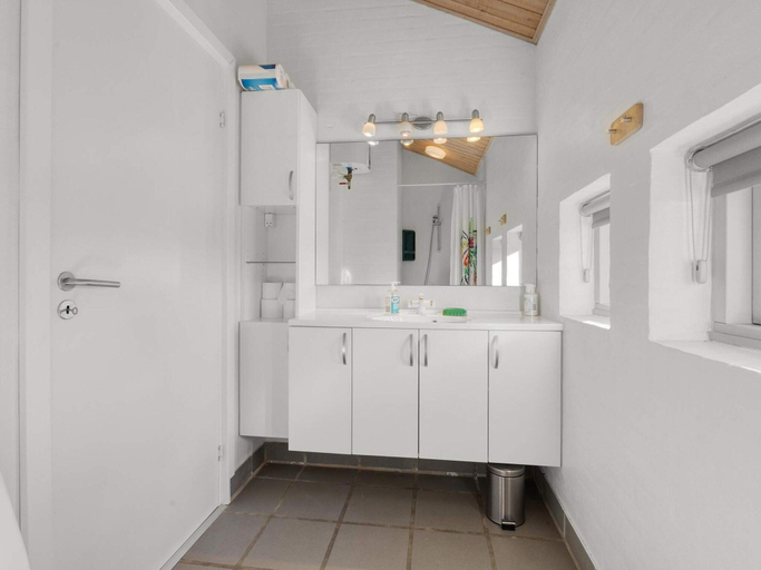 Bathroom 3, 5 Star Holiday Home in Lokken, Hjørring