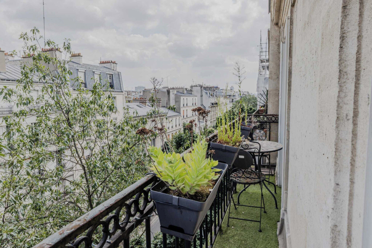 Outdoor dining 4, Apartment in Montmartre With 1 Room, Paris