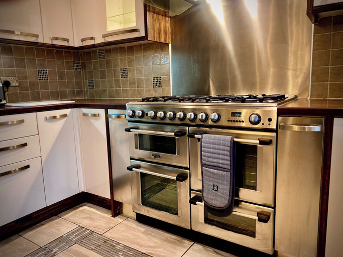 Private kitchen, Sleeps10-parking-garden-hottub-petfriendly, Lancashire