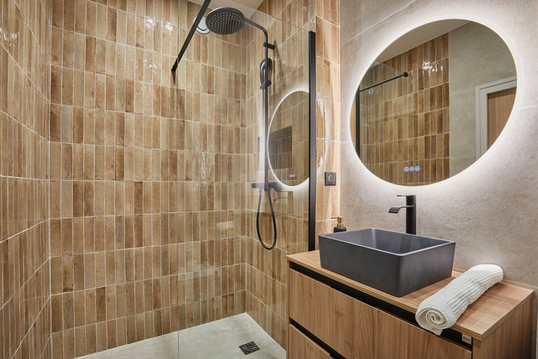 Bathroom 4, Appartement Center of Paris Montmartre, Paris