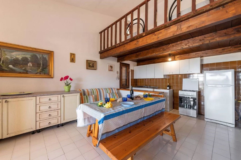 Private kitchen 2, Apartment Porto Istana Near the Beach, Olbia-Tempio