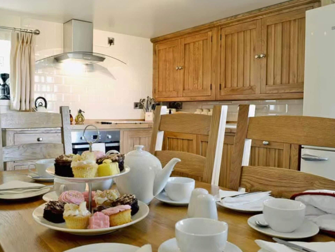 Dining, Golygfar Mynydd Retreat - Sleeps 6, Ceredigion