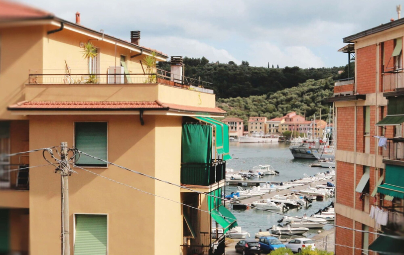 Marina, Apartment in Liguria With Side sea Views, La Spezia