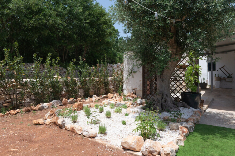 Garden 4, Country House in Puglia With Pool & Pizza Oven, Brindisi