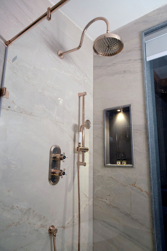 Bathroom 3, Astra Resort and Caffe Kasauli, Solan