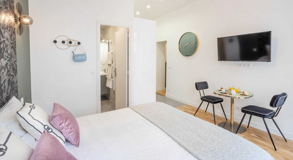 Room 5, Belleville, Paris