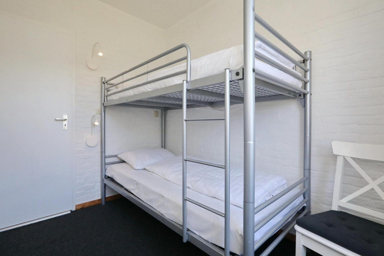 Room 2, The Seahorse Bungalow Park Sollasi, Noordwijk