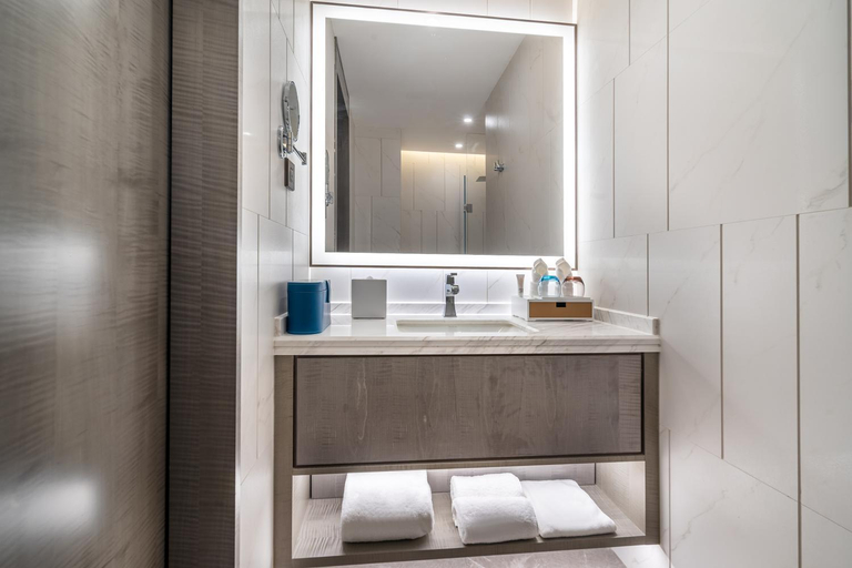Bathroom 4, Hyatt Place Linyi People Square, Linyi