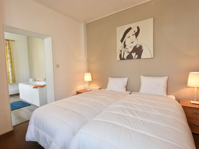 Room 4, Sun & Sand Group Getaway, West-Vlaanderen