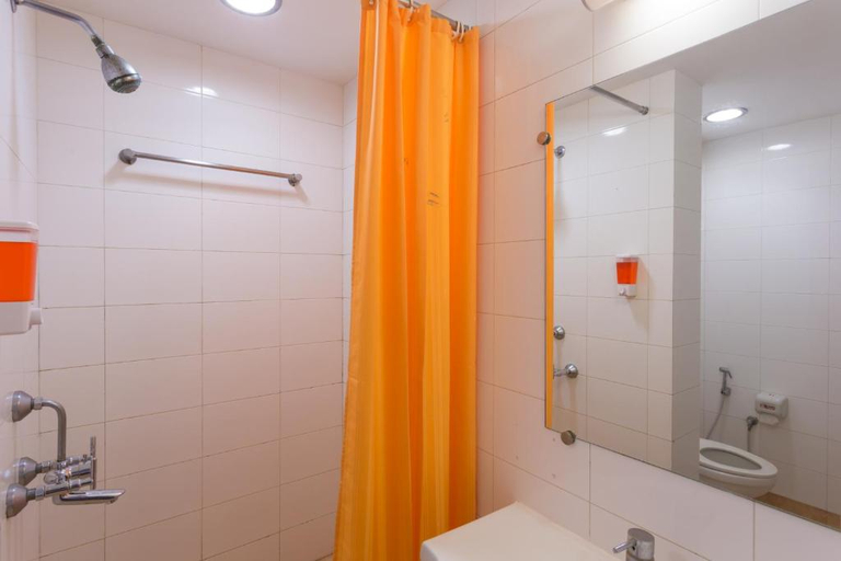 Bathroom 4, Ginger Pondicherry, Viluppuram
