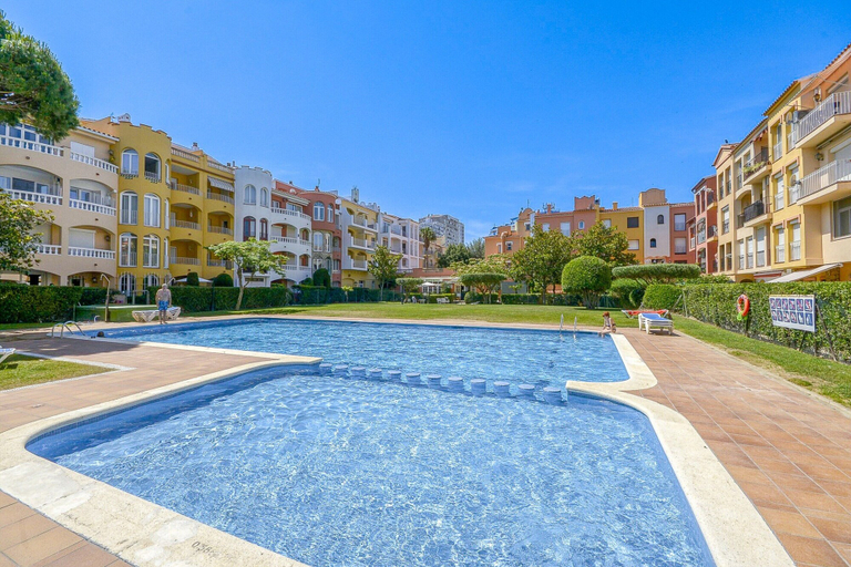 Pool 5, Coastal Getaway in Empuriabrava for 4, Girona