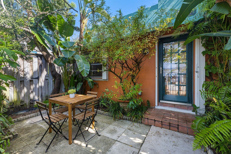 BBQ/picnic area, Welcoming Airbnb Walkig Distance to Las Olas Blvd, Broward