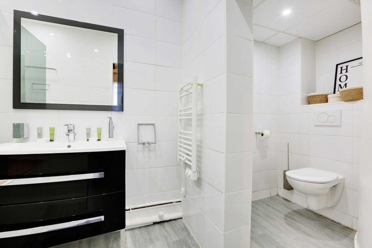 Bathroom 3, Charming apartment-1BR - 4P- Canal Saint-Martin, Paris