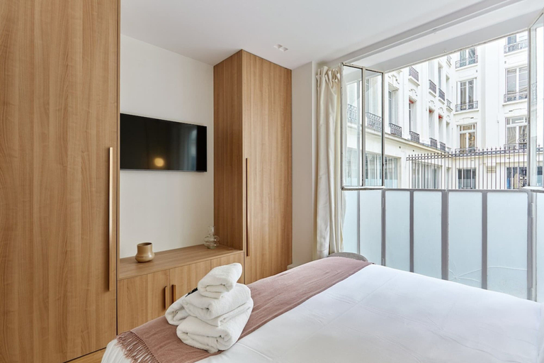 Room 3, Sublime Apartment With AC - Center of Paris, Paris