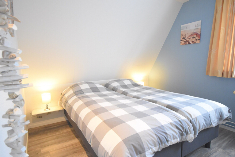 Room 5, Holiday Home in North Holland Near Beach, Zijpe