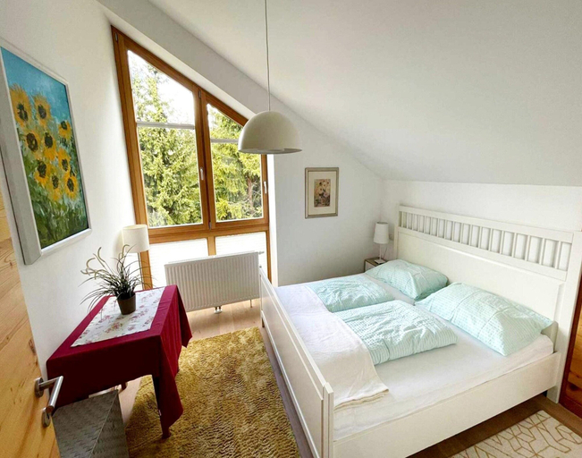 Room 4, Apartment in Tyrol Near Ski Slopes, Innsbruck Land