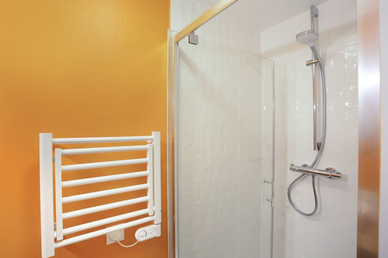 Bathroom 3, Sublim and New Duplex Le Marais/Beaubourg, Paris