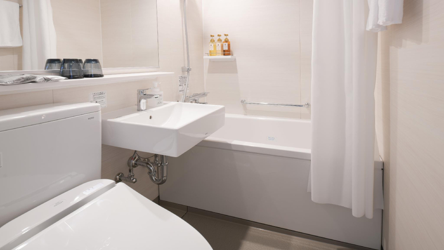 Bathroom 14