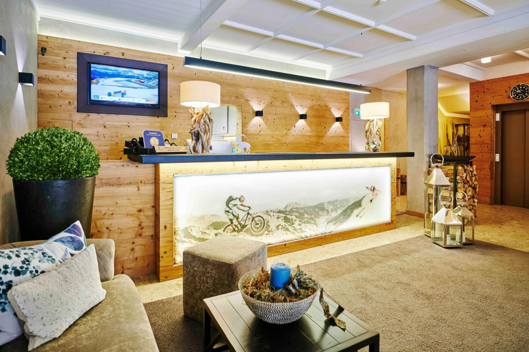 Reception 2, Modern Suite Directly on the ski Slope, Zell am See