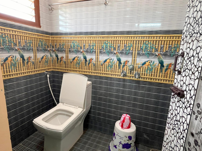 Bathroom 4, Sai Ayush Homestay, Thanjavur