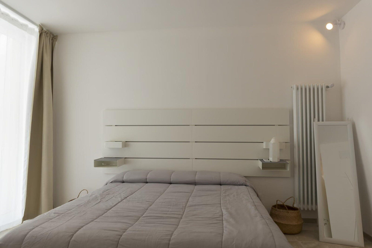 Room 5, Villa Near Cisternino With Pool and Orchard, Brindisi
