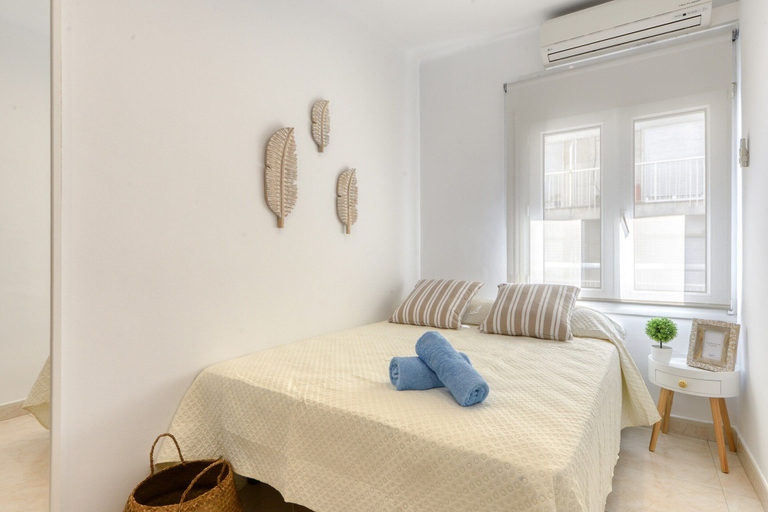 Room 4, Apartment in Roses With Waterfront Views, Girona