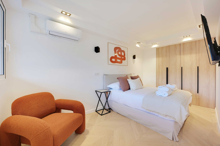 Room 5, Charming Apt With AC & Balcony, Hauts-de-Seine