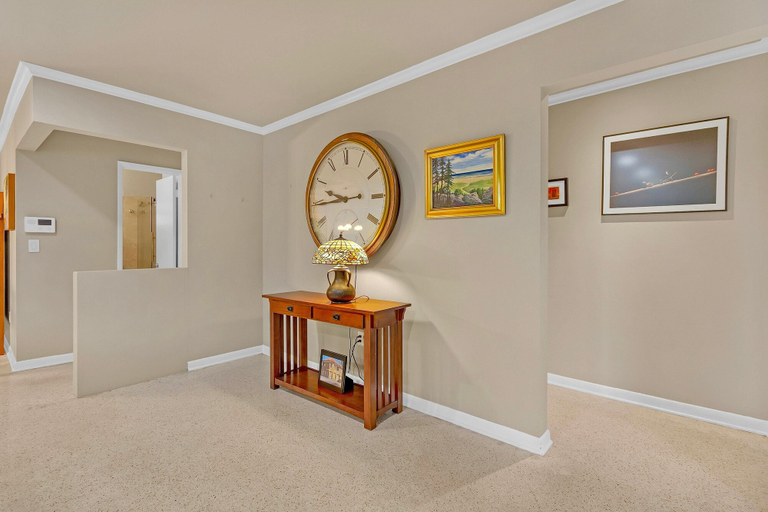 Room 3, Chic 3BR Sanctuary Steps From The Drive Paradise, Broward