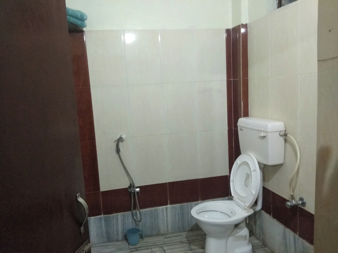 Bathroom 3, Hotel Chandrakala Regency, Dhanbad
