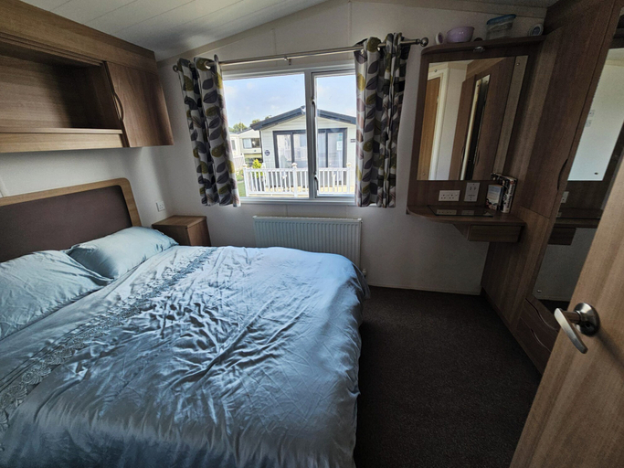Room 3, Angie 2 Bed Rhyl Robinhood, Denbighshire